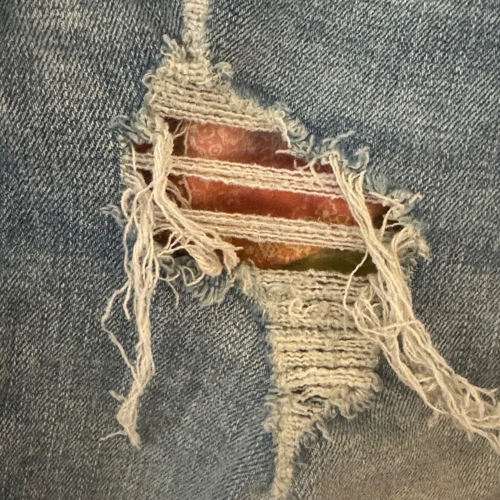 Aeropostale Womens Distressed Bermuda‎ Denim Shorts Light Wash Size 34 Raw Hem